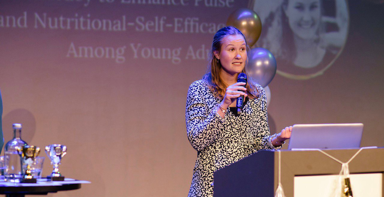 Speak about nutrition on a stage